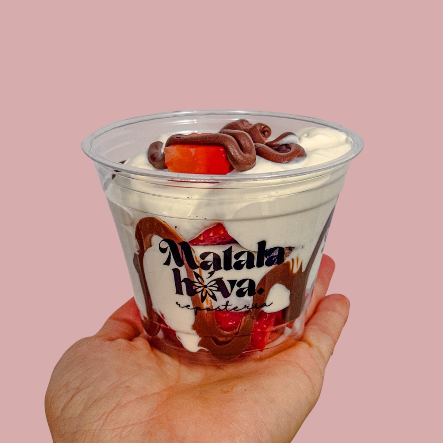 Cuchareable - Fresas con brownie y nata
